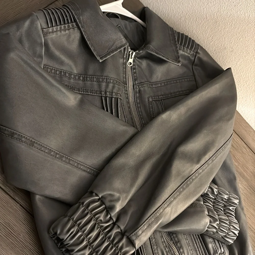 EUC [Beverly Hills Polo Club] Dark Gray Zip-Up Leather Jacket Women’s Sz Medium - Picture 6 of 12